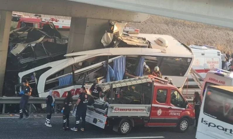 Ankarada Otob S Kazas Nda Yaralanan Yolcu Sivas Ta Lastik Patlad