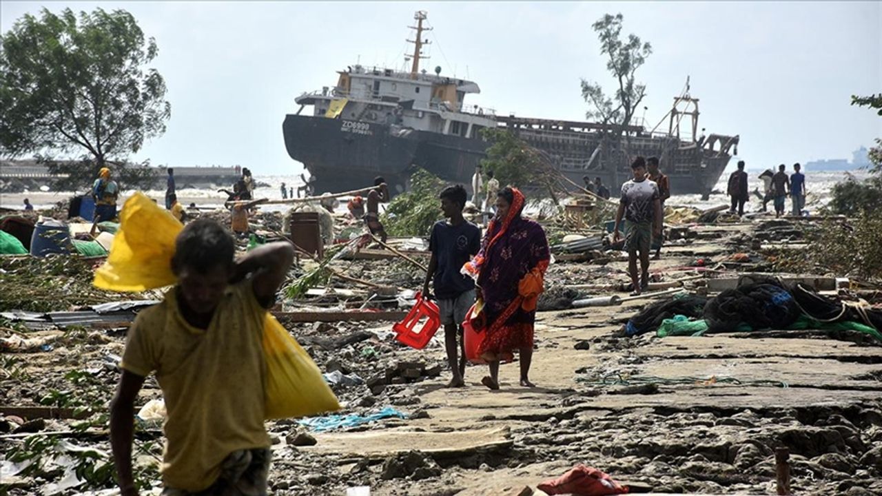 Bangladeş'te Midhili siklon fırtınasında 4 kişi öldü