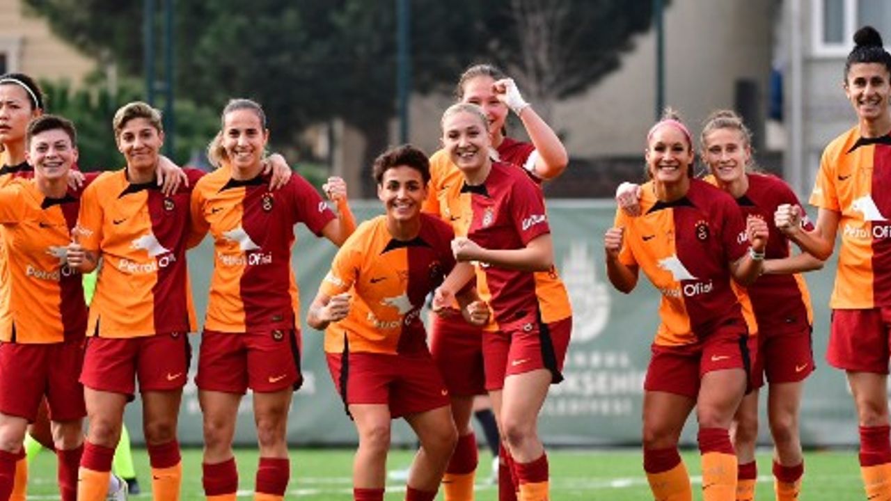 Galatasaray Petrol Ofisi Kadın Futbol Takımı ile Tacirler Yatırım arasında sponsorluk anlaşması yapıldı