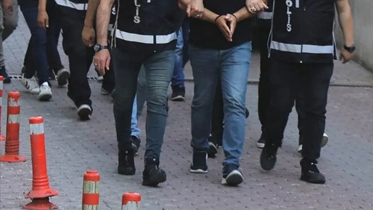 İstanbul'da 'Yolyemezler çetesi'ne operasyon: 14 zanlı yakalandı