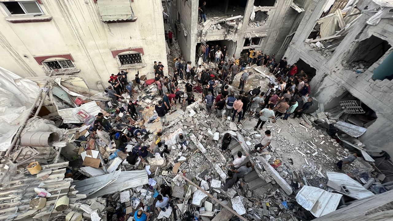 BM: Gazze'de kameralar önünde insani bir felaket yaşanıyor