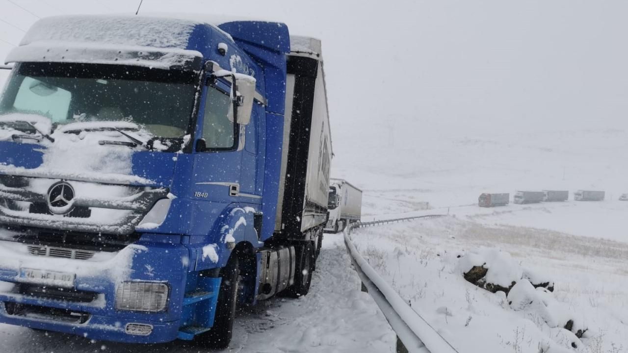 Kars'ta 7 köy yolu ulaşıma kapandı