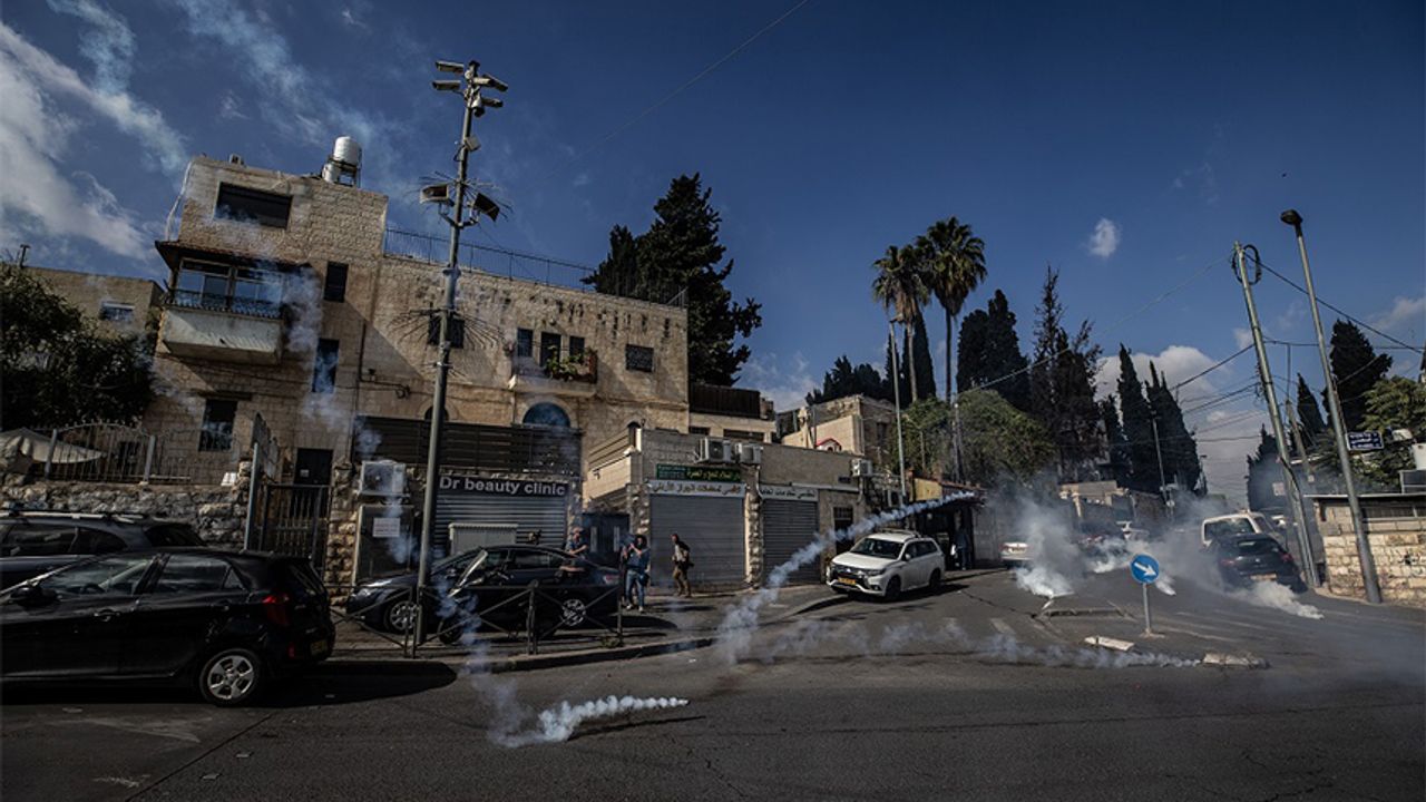 Mescid-i Aksa İsrail polisinin kısıtlamaları nedeniyle bu cuma da neredeyse boş kaldı