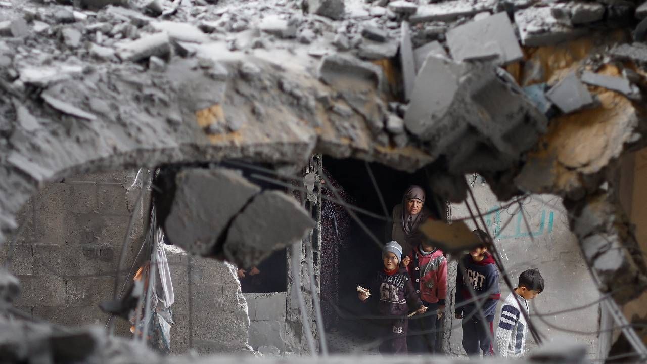 İsrail’in Gazze'ye saldırılarında can kaybı 28 bin 64'e yükseldi