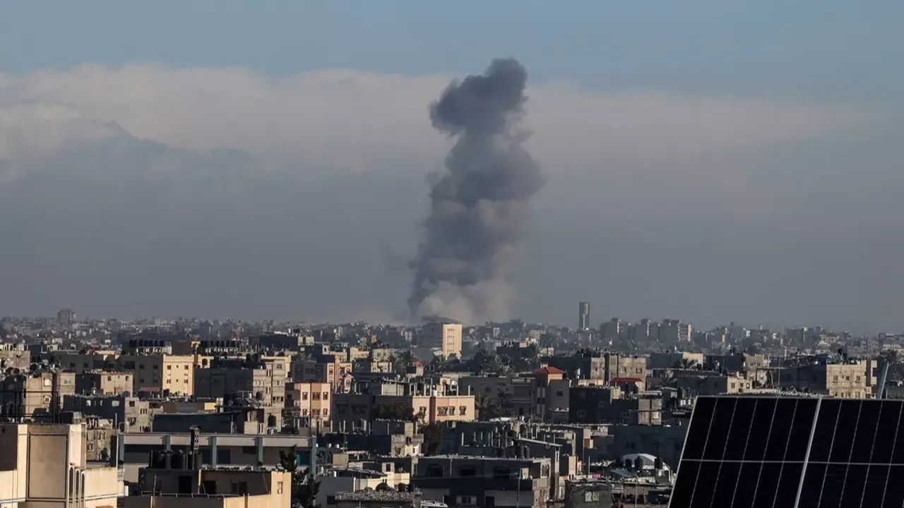 İsrail güçleri Gazze'de bir anne ile oğlunu hedef aldı