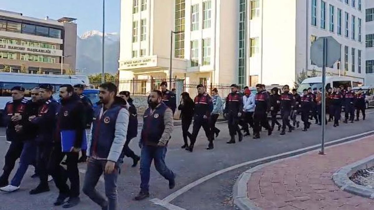 Denizli'de 43 kaçak göçmen ve 13 organizatör şüphelisi yakalandı