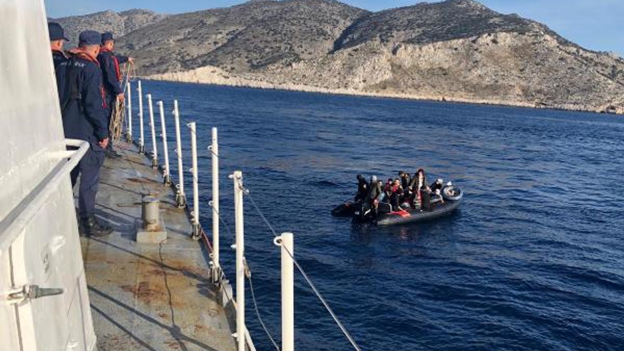 Marmaris'te 15 kaçak göçmen kurtarıldı: 1 kişi gözaltına alındı