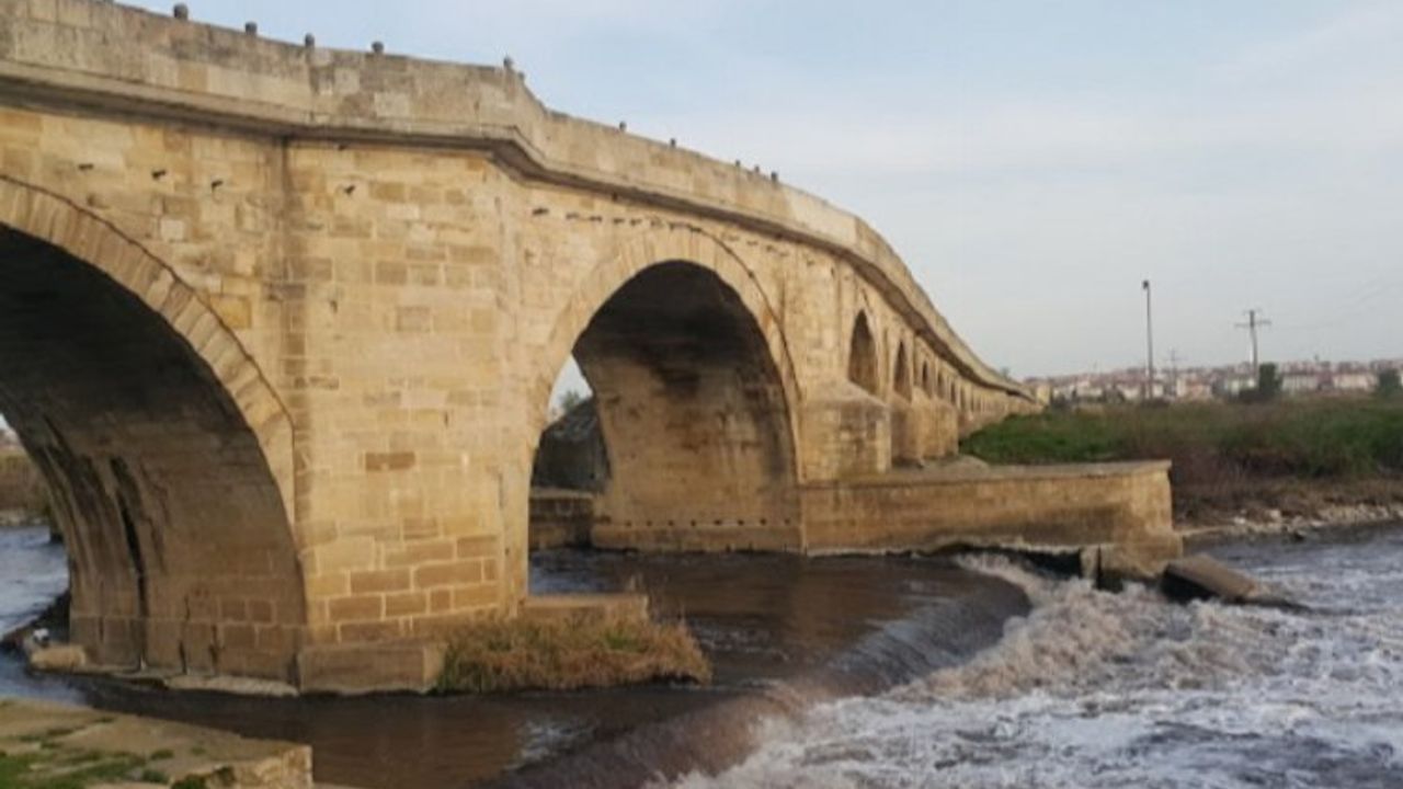 Edirne’nin simgesi tarihi Uzunköprü’de restorasyon çalışması sürüyor