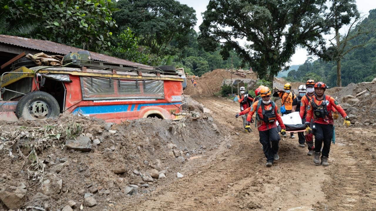 Filipinler'in güneyinde toprak kayması: Ölü sayısı 54'e çıktı