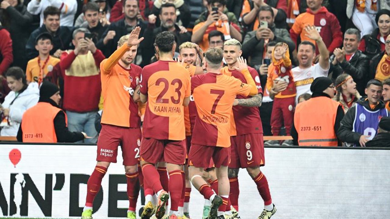 Galatasaray, Başakşehir karşısında liderliği ilk yarıda kaptı
