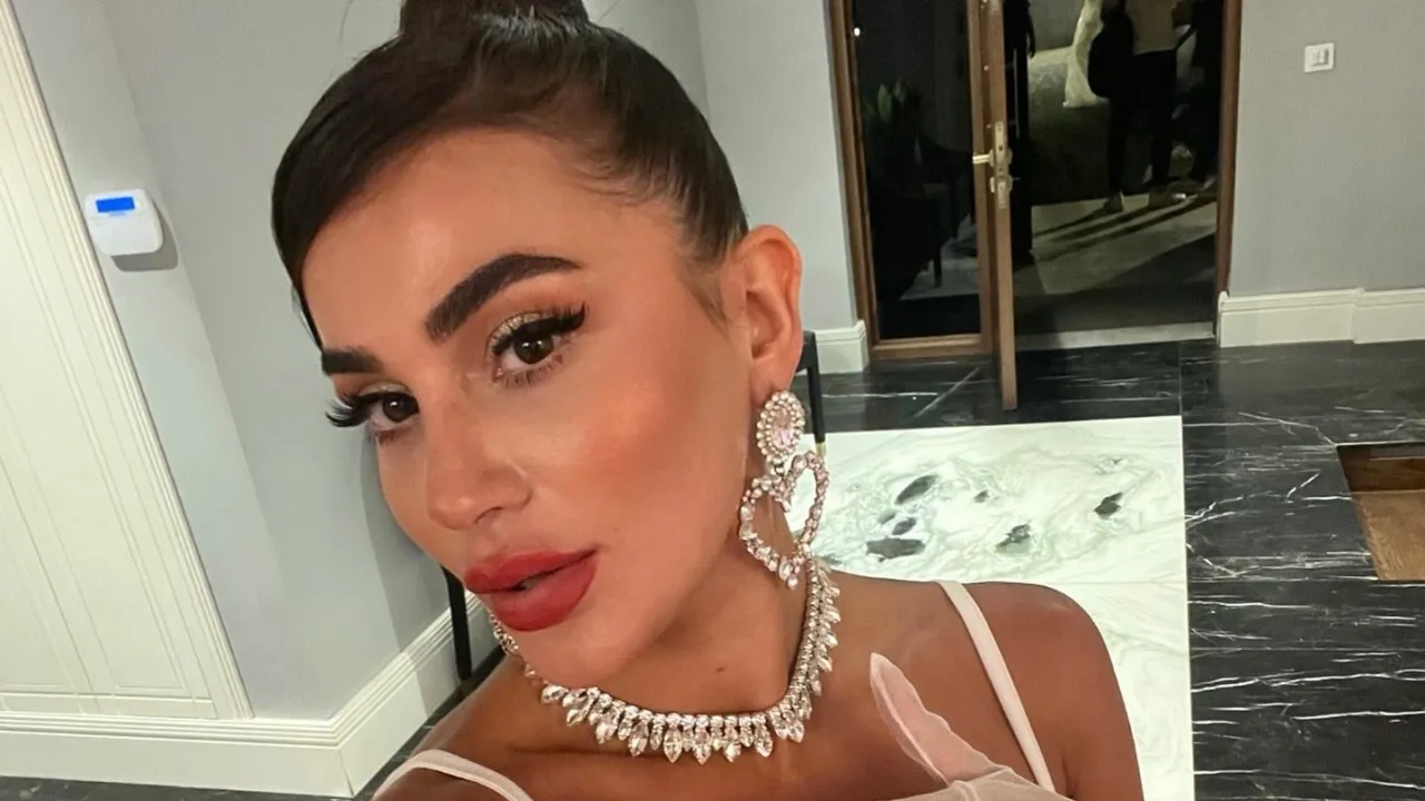 A k Adas Hande Artuk Kimdir Elips Haber