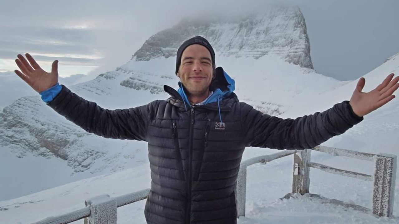 Yunan kayakçı  çığ altında kalarak hayatını kaybetti