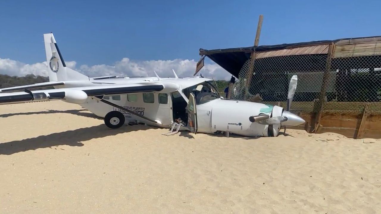 Meksika'da uçak plaja acil iniş yaptı: 1 kişi öldü