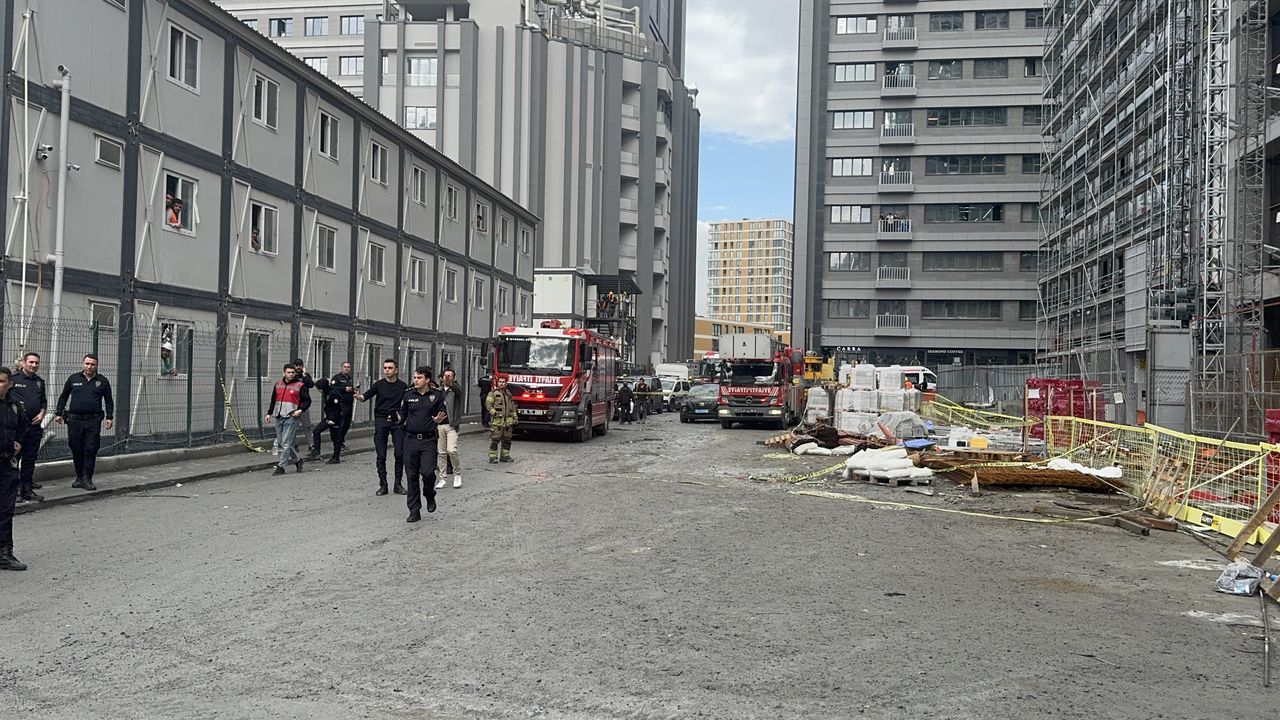 Bahçelievler'de inşaat asansöründe asılı kalan 8 işçi kurtarıldı