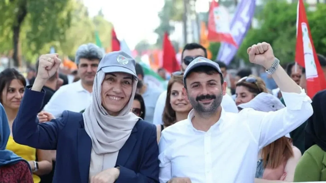 Akdeniz Belediyesi’nde yerlerine kayyım atanan eş başkanlar tahliye edildi