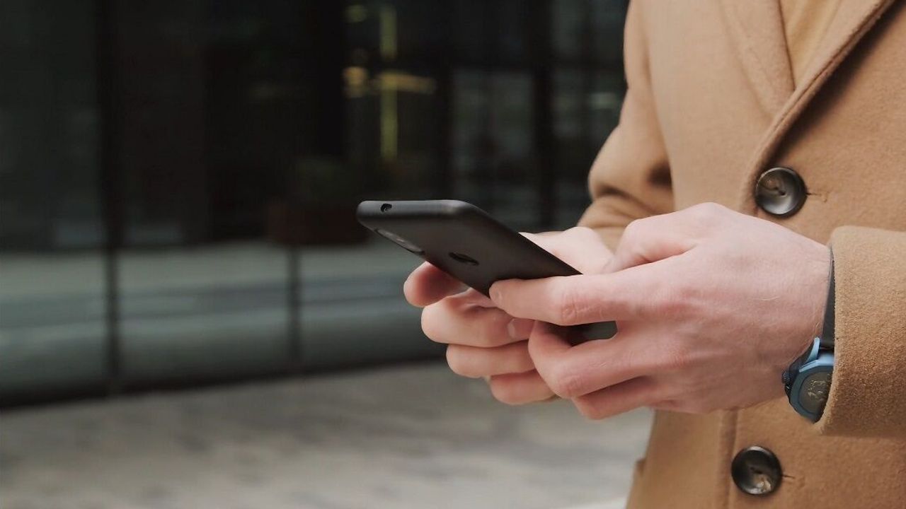 Polonya’da ilkokullarda cep telefonu kullanımı yasağı uygulamaya koyuldu