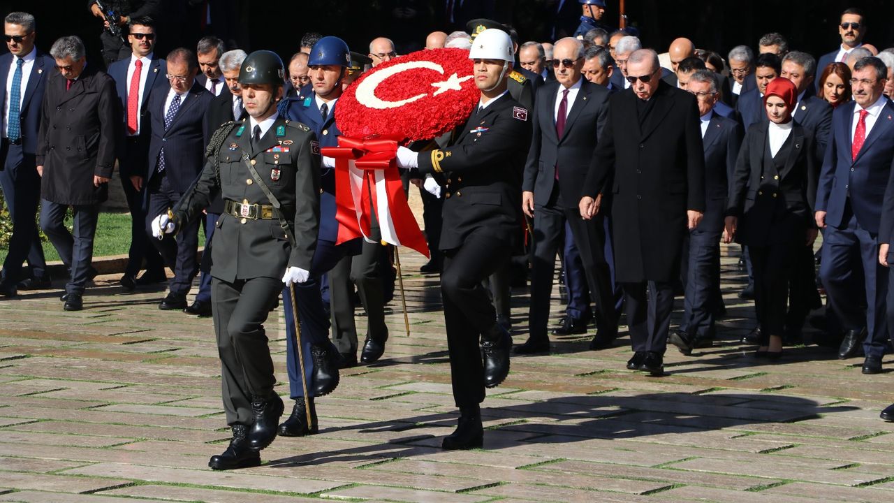 Devlet erkanından Anıtkabir'e ziyaret