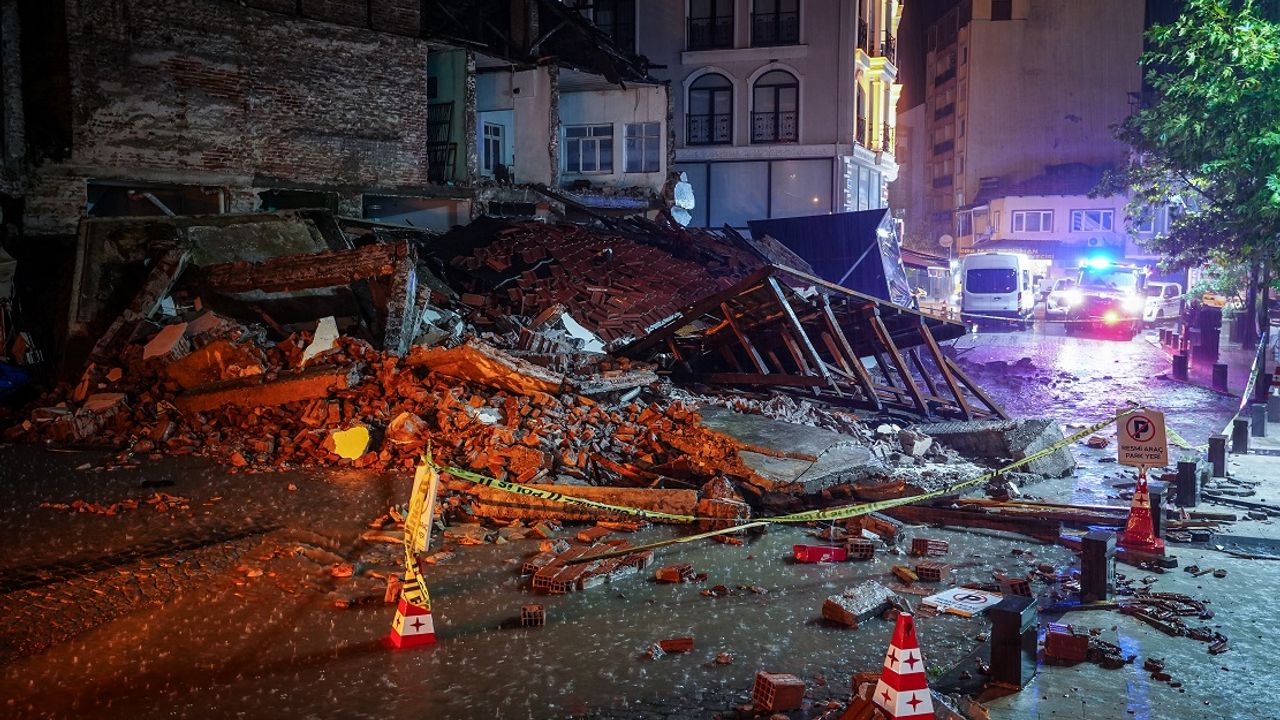 Balıkesir Valisi ile Belediye Başkanından ‘depremde hasar ve can kaybı’ açıklaması