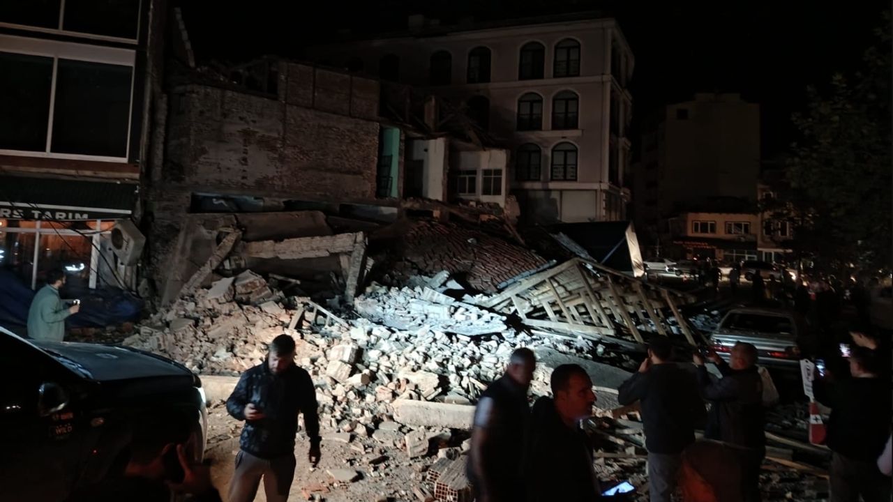 Balıkesir’de 6,1 büyüklüğünde deprem: ‘Atom bombası kadar güçlü!’