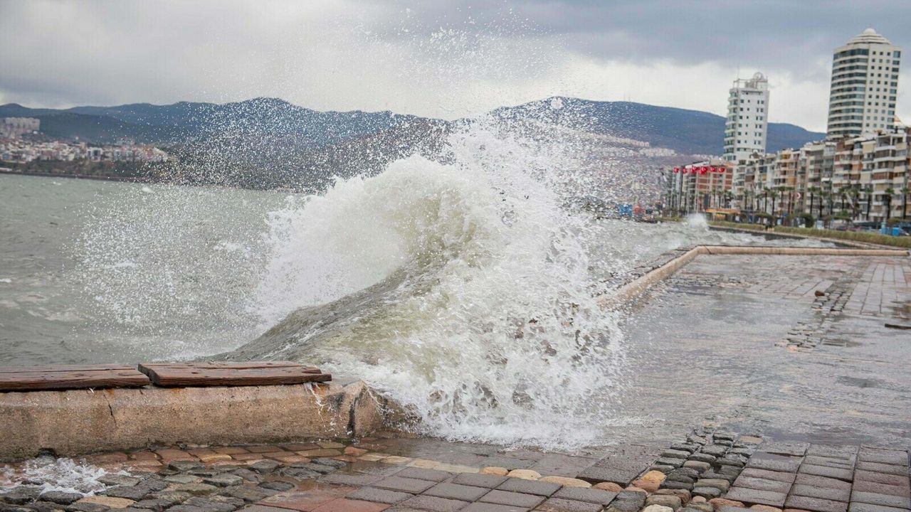 Ege Denizi'nin kuzeyi ve İzmir için 'fırtına' uyarısı