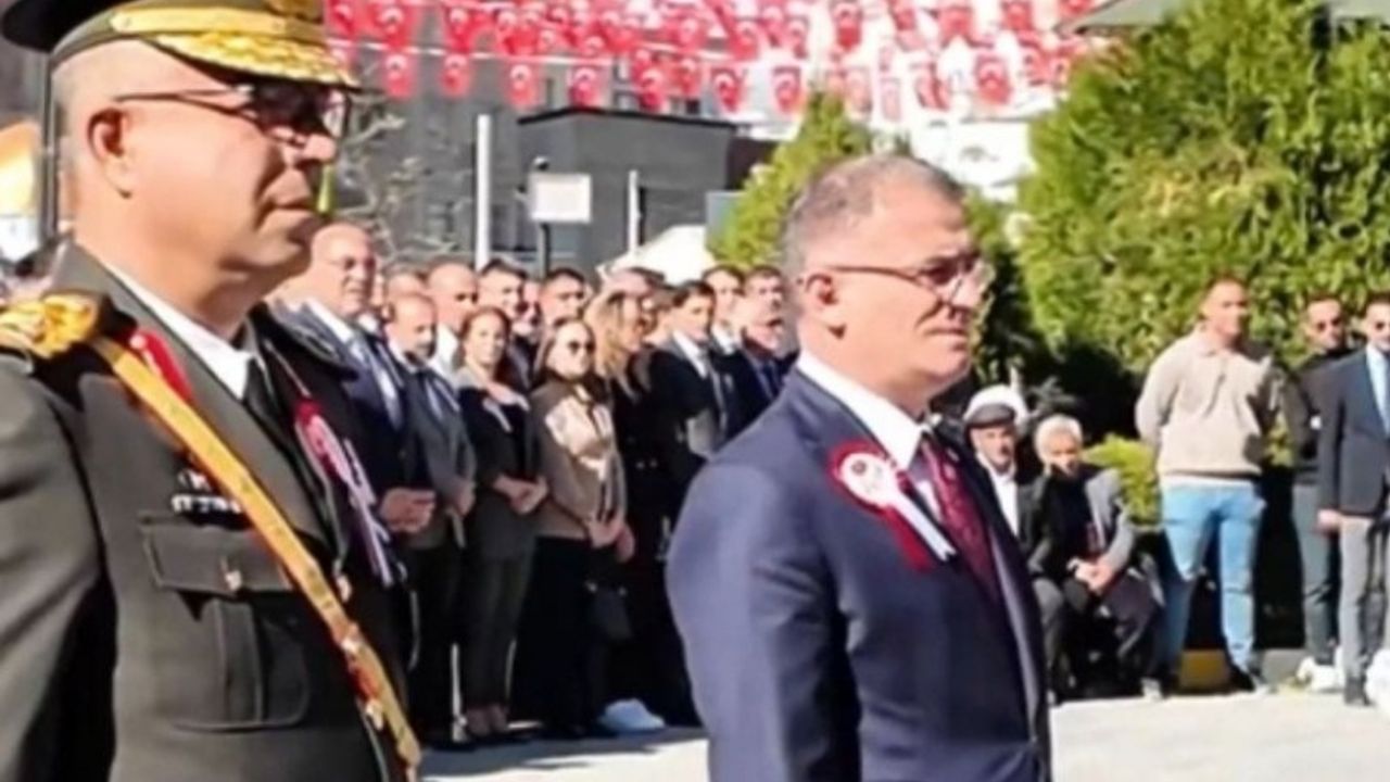 Van Valiliği, 29 Ekim’i şarkıları yasaklanan Grup Yorum’un marşıyla kutladı