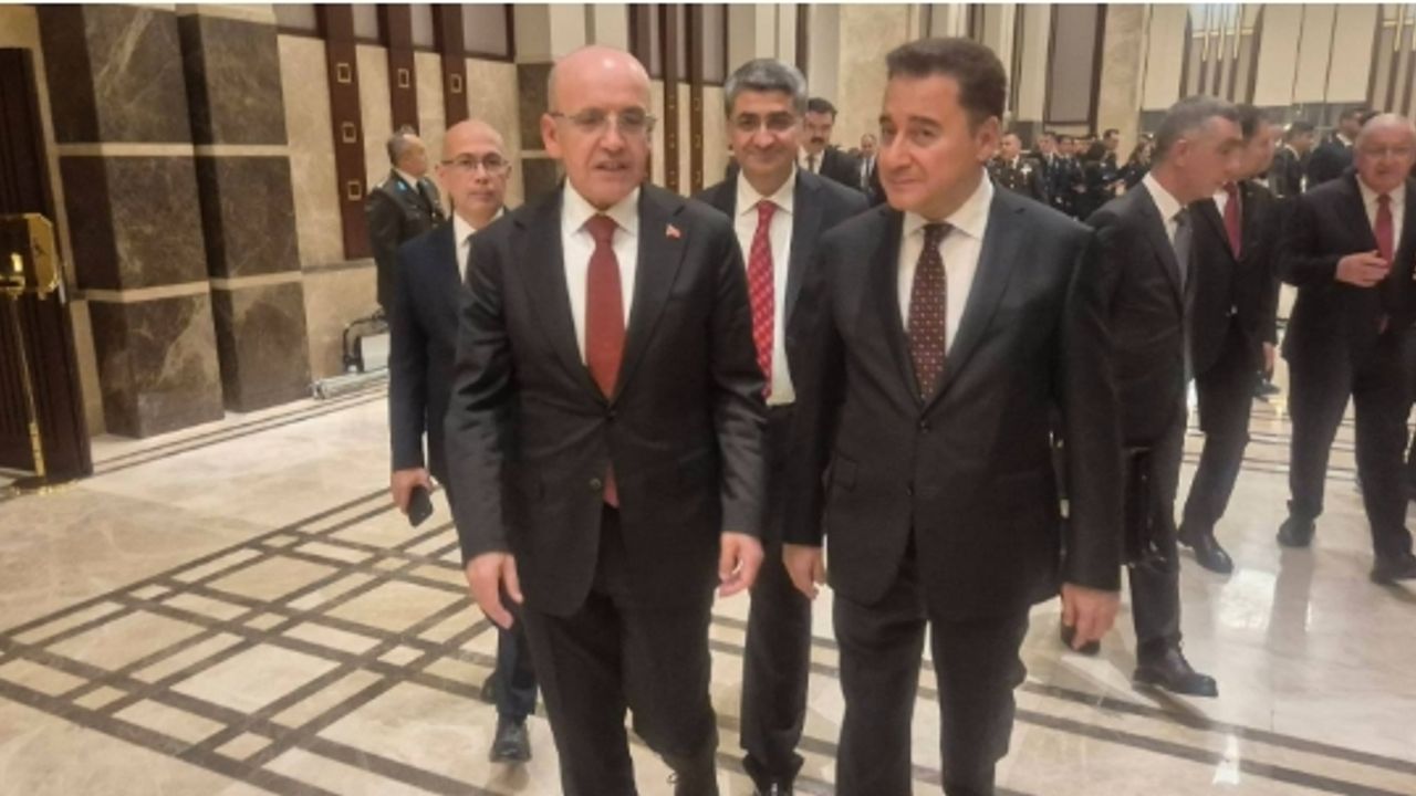 Mehmet Şimşek ve Ali Babacan, Beştepe’deki resepsiyonda yan yana!