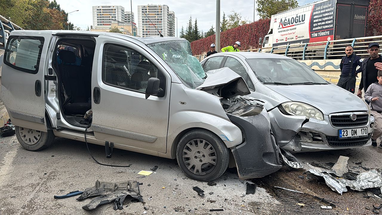 Elazığ'da zincirleme trafik kazasında 5 kişi yaralandı