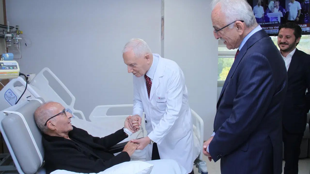 Eski CHP Genel Başkanı Hikmet Çetin taburcu edildi