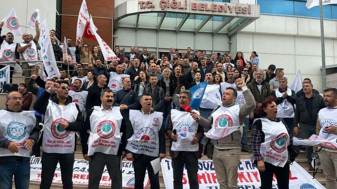 İzmir'de Çiğli Belediyesi memurlarından iş bırakma eylemi