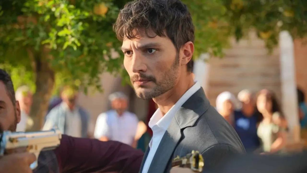 İlhan Şen sevgilisi ile boy gösterdi! ' Annesi sandım' yorumları gündeme bomba gibi düştü