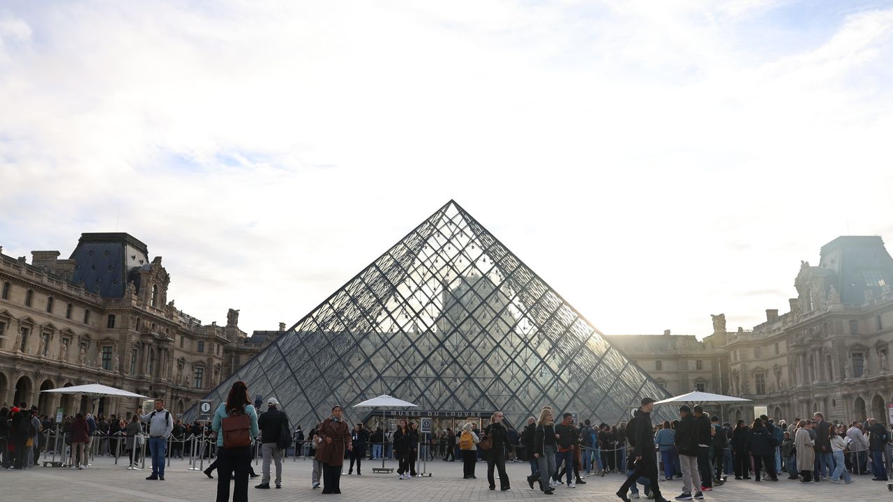 Louvre soygununda iki şüpheli suçunu itiraf etti