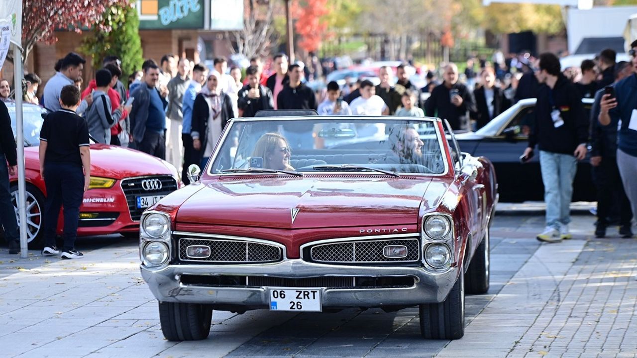 Mamak’ta 'Retro Klasik Otomobil Festivali’ne yoğun ilgi