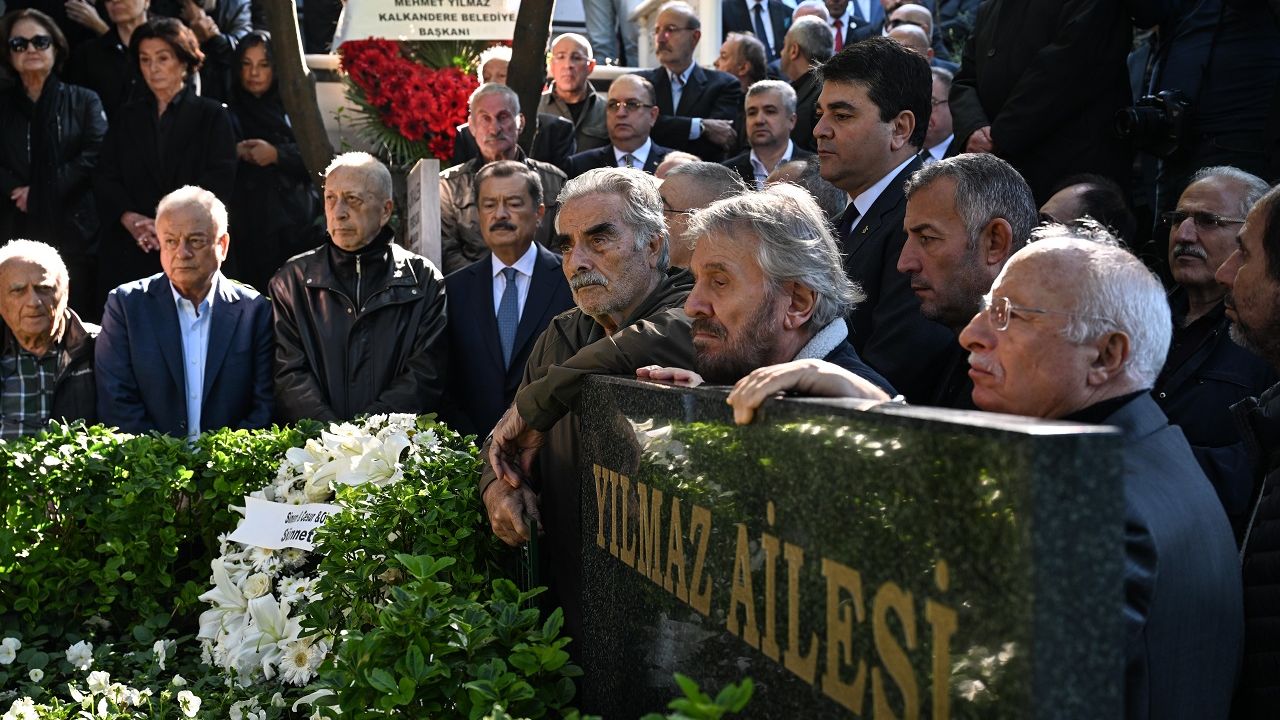 Eski Başbakan Mesut Yılmaz kabri başında anıldı