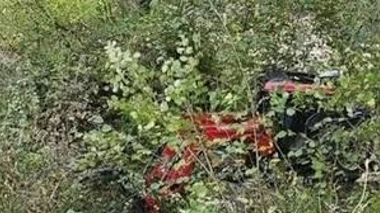 Yoldan çıkıp 300 metre yuvarlanan traktörün sürücüsü öldü