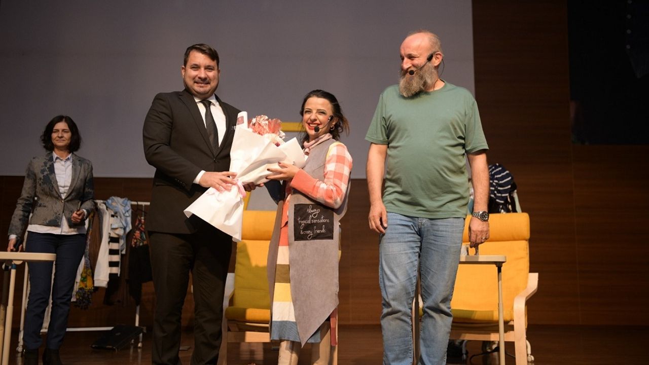 Kahramankazan’da ‘Parça Tesirli Pazarlar’ ile kahkaha dolu akşam