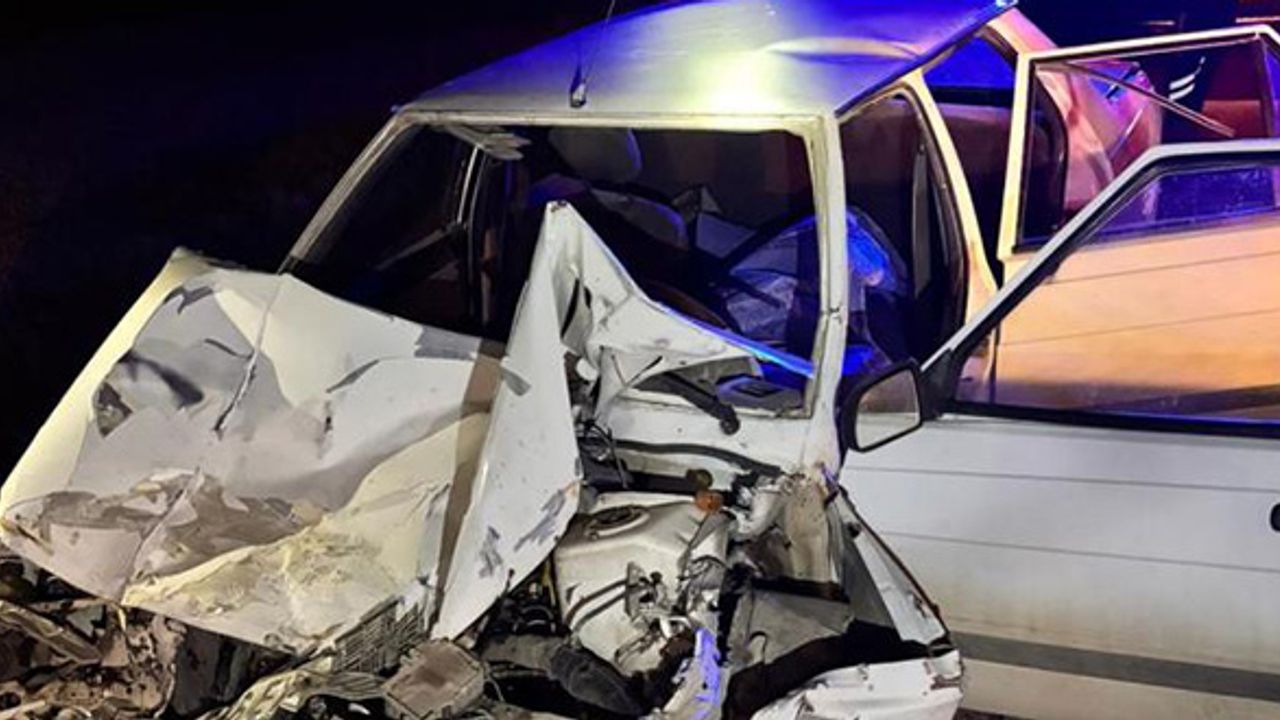 Ankara Polatlı'da otomobil traktöre çarptı: 1 ölü, 1 yaralı