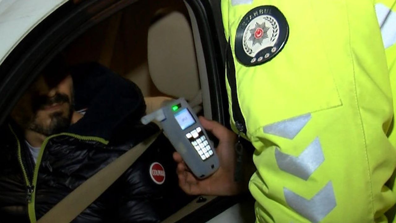Fenerbahçe'nin kaptanı alkollü araç kullanırken yakalandı! Ehliyetine el kondu!