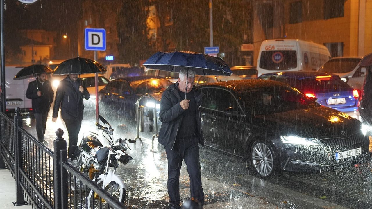 Deprem üssü Sındırgı ile birçok ilde sağanak yağış etkili oluyor