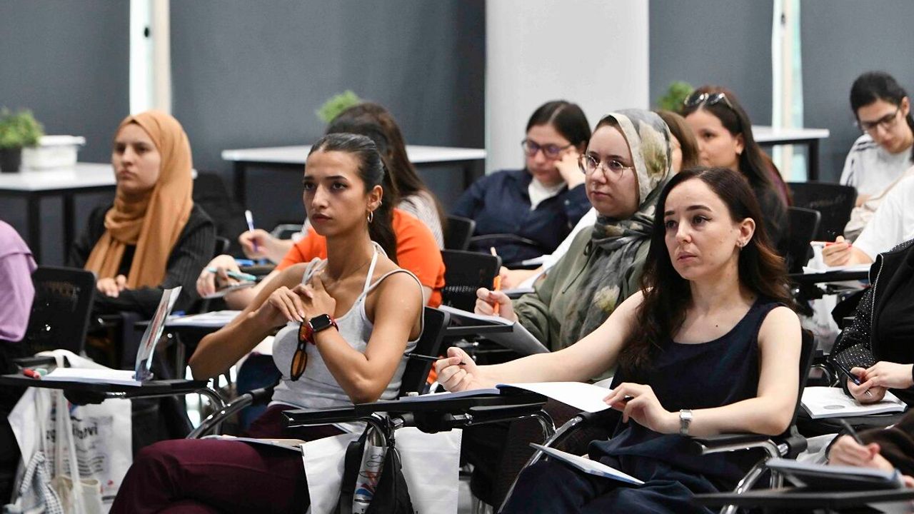 ABB'den öğretmen adaylarına ücretsiz MEB-AGS tekrar kampı