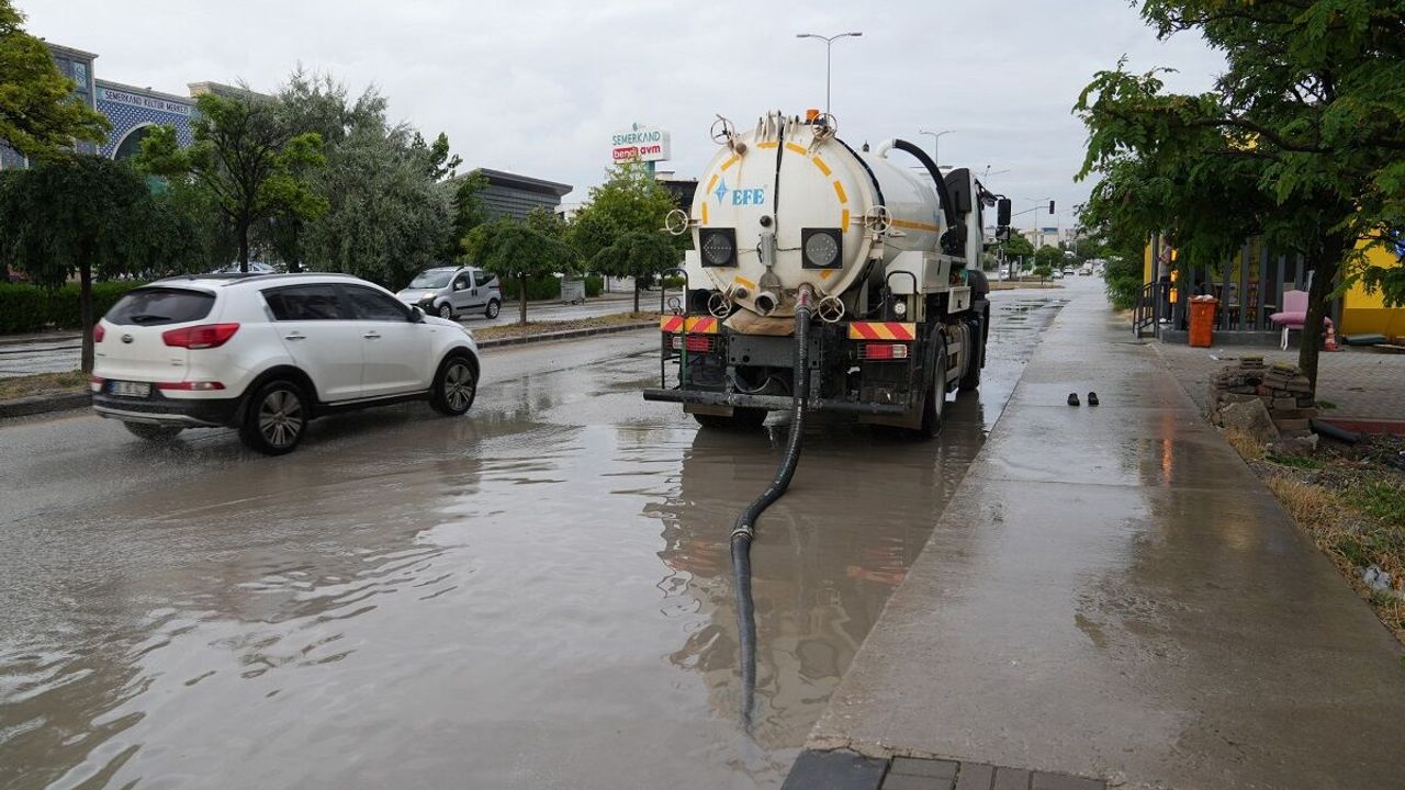 Keçiören’de sel sonrası 600 kişilik ekip sahada görev yaptı