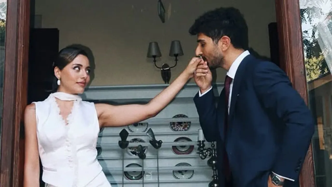 Sıla Türkoğlu ve Ata Ayyıldız nişanlandı