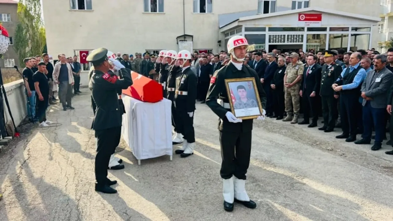 Iğdır’da şehit olan asker memleketi Hakkari’de defnedildi