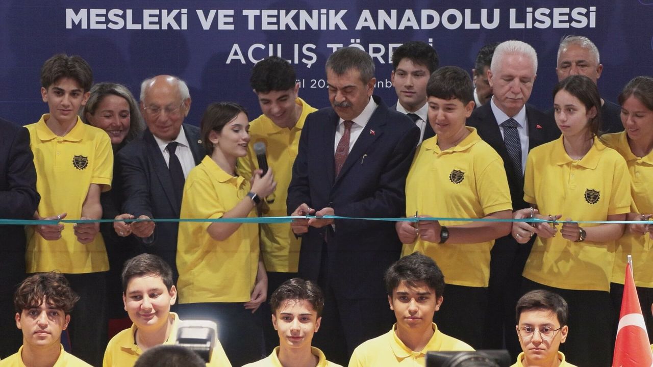 Bakan Tekin: Bu yıl 100 öğrencinin 45 tanesi meslek lisesine gitti