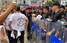Açlık grevi yapan öğretmenlere polis müdahalesi