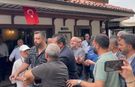 Cuma namazı kılan Özgür Özel'in cami çıkışında arbede yaşandı!
