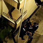 Balkona tırmanıp eve giren hırsızlar suçüstü yakalandı!