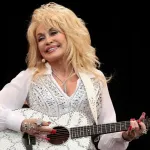 Country müzik efsanesi Dolly Parton 80 yaşında yaşamını yitirdi