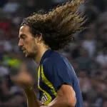 Guendouzi'den kendisine küfür eden taraftarlara olay hareket