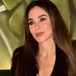 54 yaşındaki Defne Samyeli'den bikinili pozlar