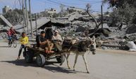 Gazze'deki akaryakıt krizi sebebiyle ulaşım at ve eşek arabaları ile sağlanıyor